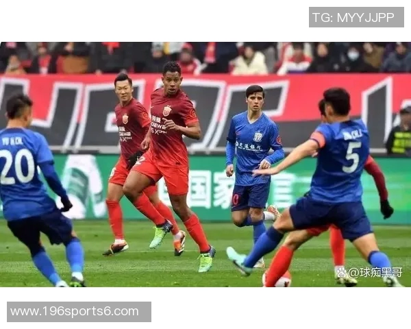 足球超级杯巅峰对决揭幕明星球员齐聚一堂争夺荣耀与胜利 足球超级杯巅峰对决揭幕明星球员齐聚一堂争夺荣耀与胜利